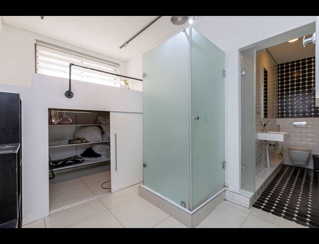 1 BEDROOM APARTMENT FOR SALE IN CAPE TOWN CITY CENTRE